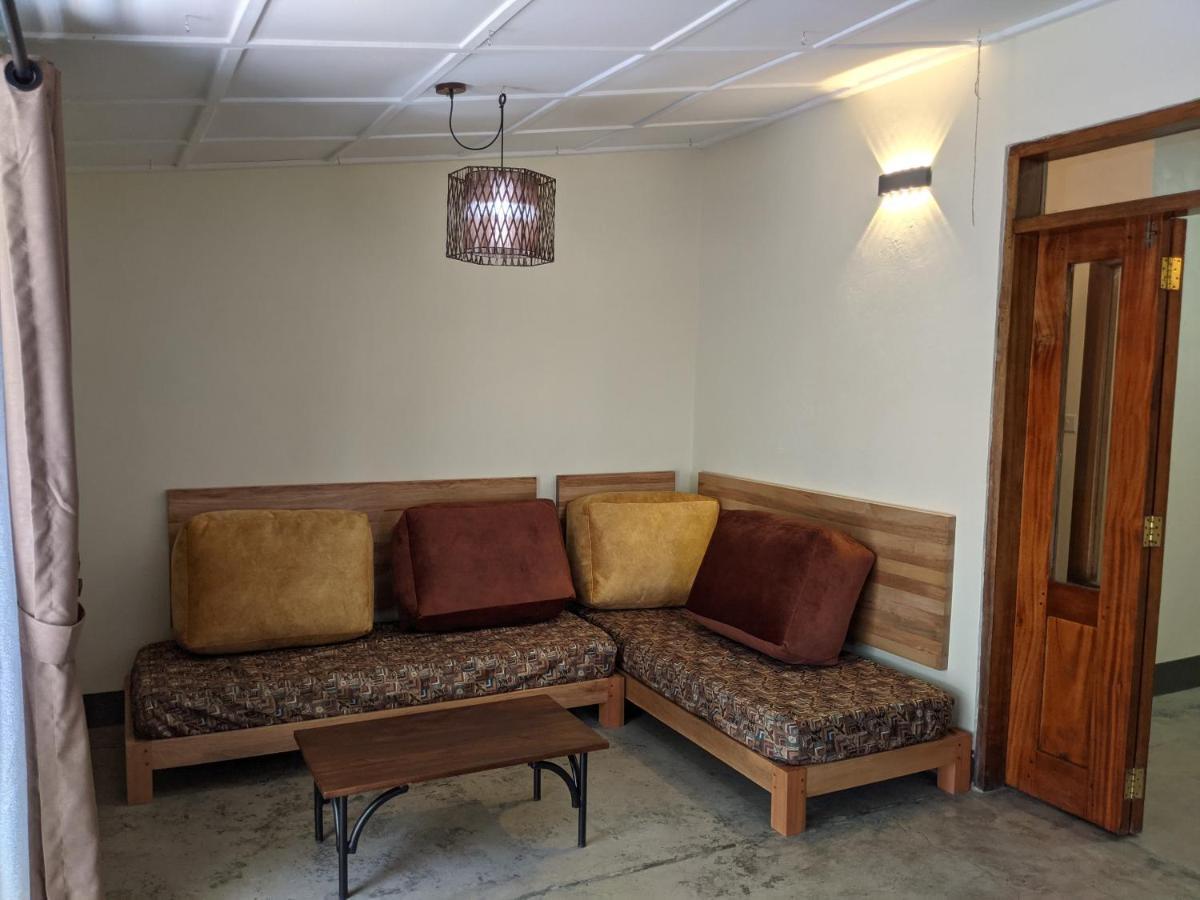Dutchess Hotel And Restaurant Fort Portal Luaran gambar