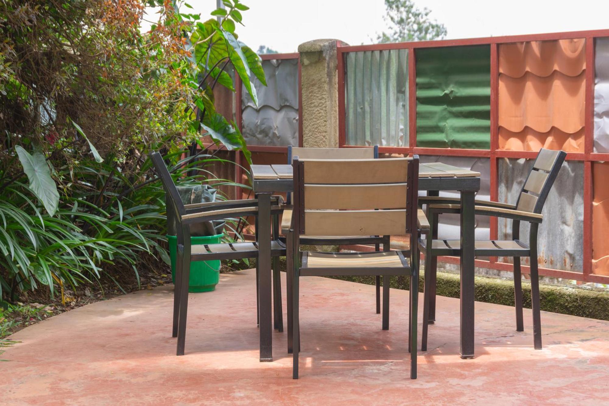 Dutchess Hotel And Restaurant Fort Portal Luaran gambar