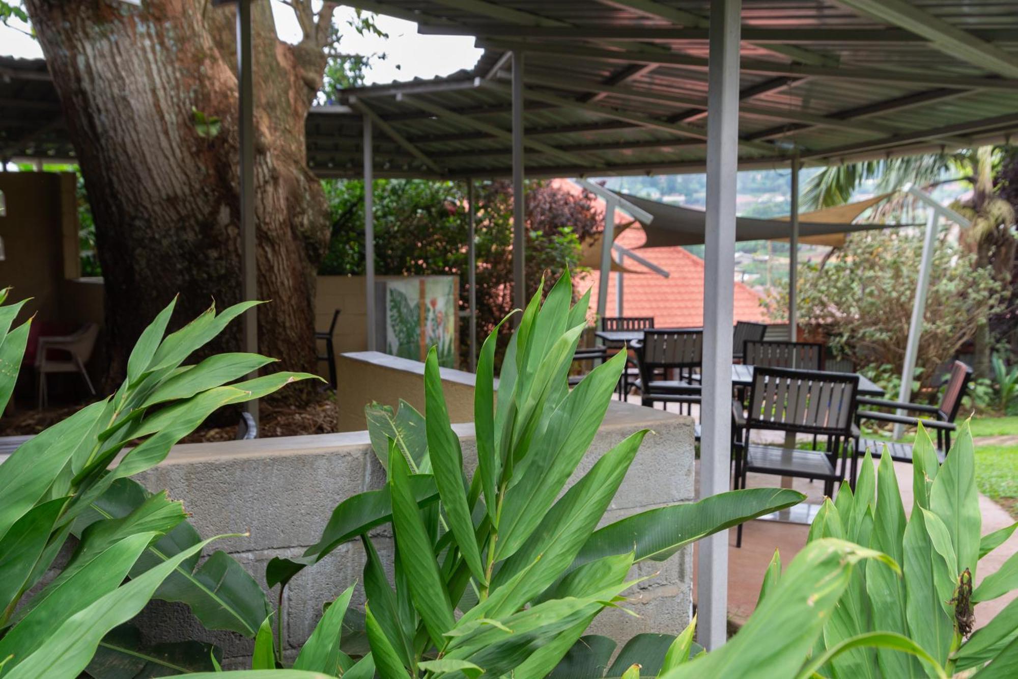 Dutchess Hotel And Restaurant Fort Portal Luaran gambar