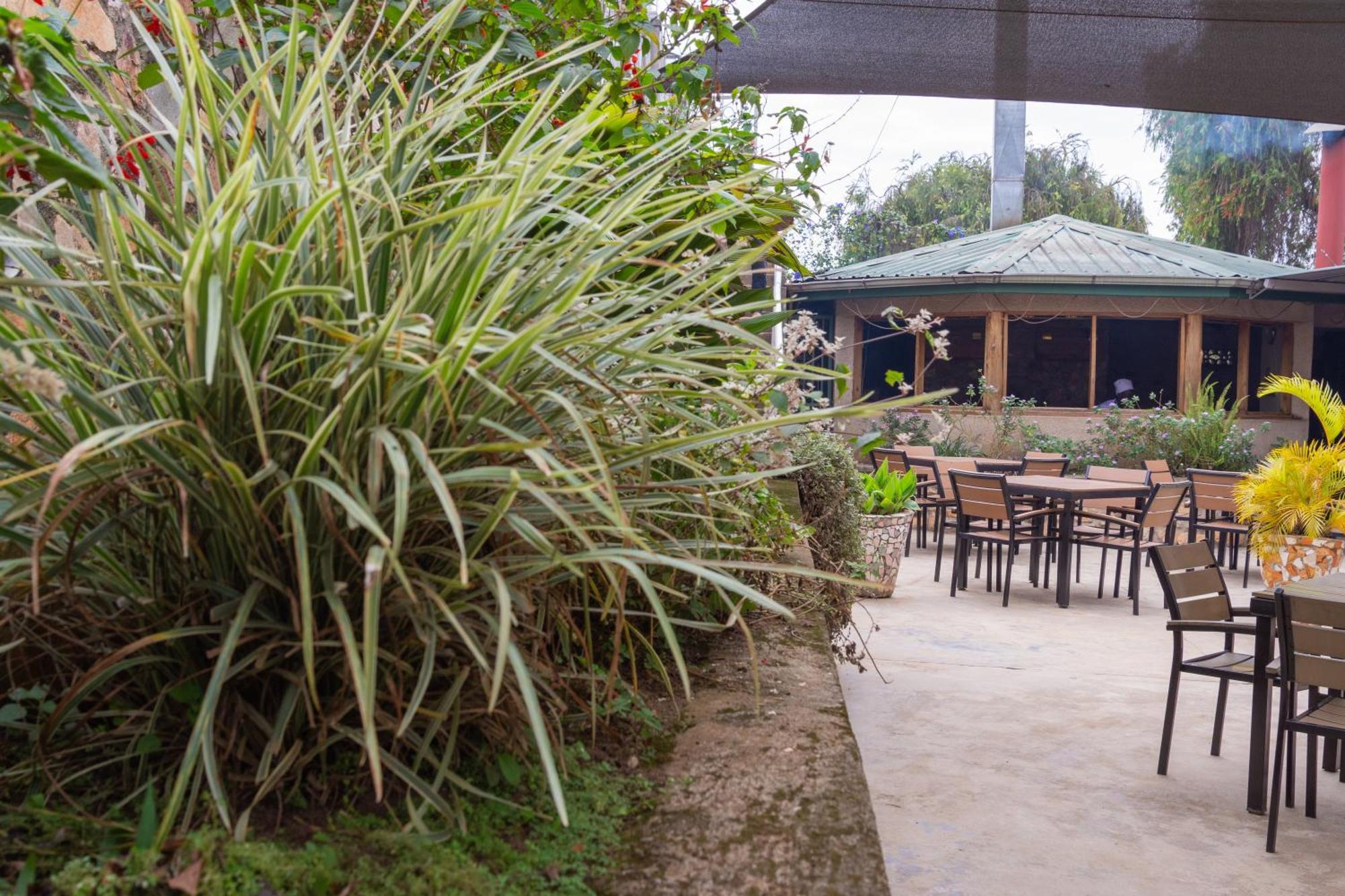 Dutchess Hotel And Restaurant Fort Portal Luaran gambar