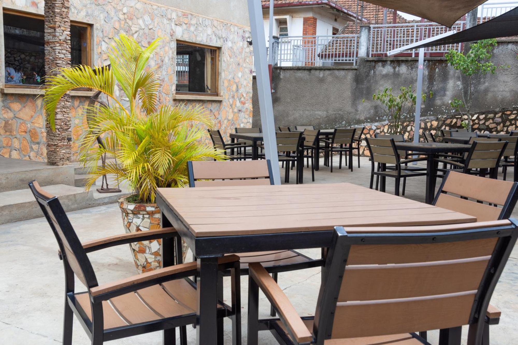 Dutchess Hotel And Restaurant Fort Portal Luaran gambar