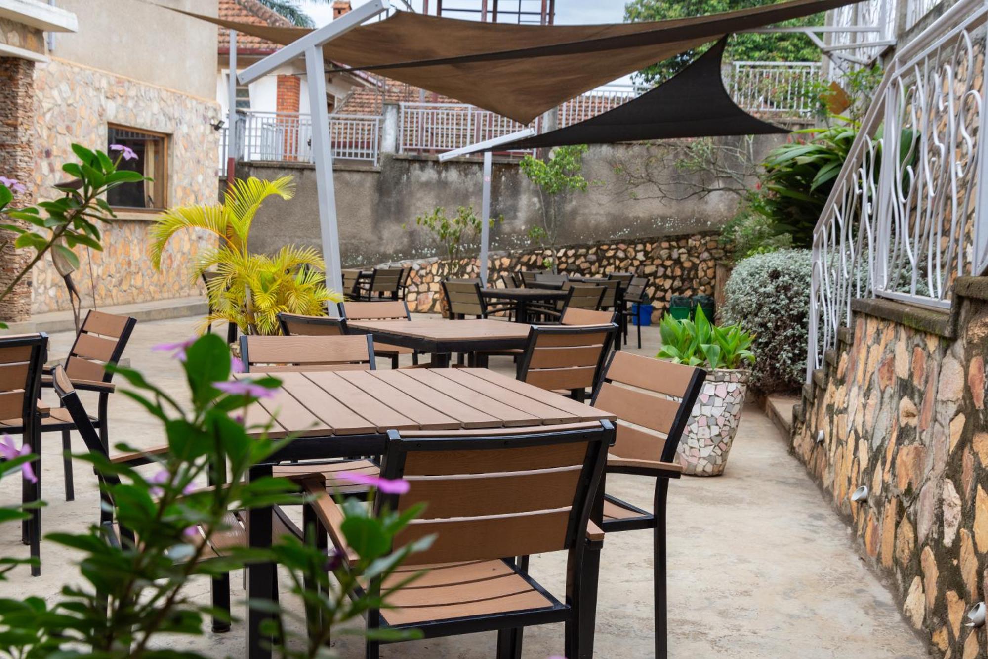 Dutchess Hotel And Restaurant Fort Portal Luaran gambar