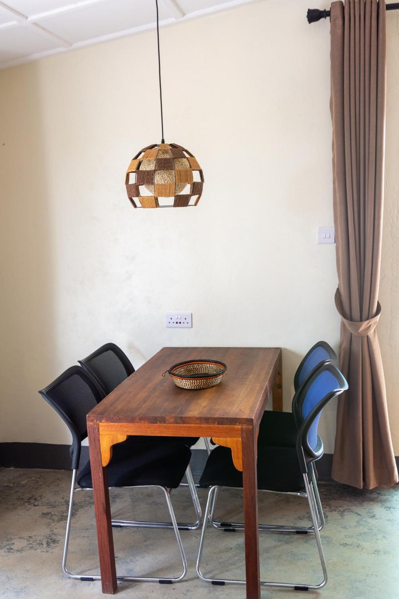 Dutchess Hotel And Restaurant Fort Portal Luaran gambar