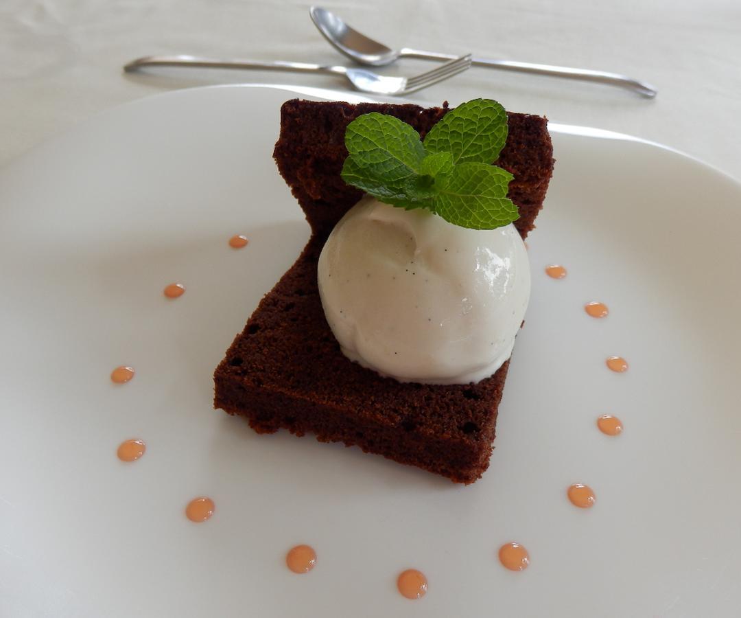 Dutchess Hotel And Restaurant Fort Portal Luaran gambar