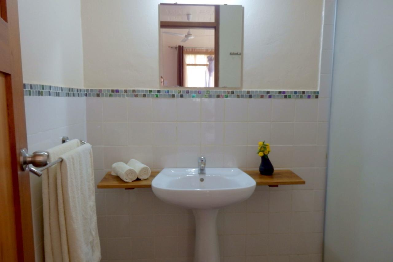 Dutchess Hotel And Restaurant Fort Portal Luaran gambar